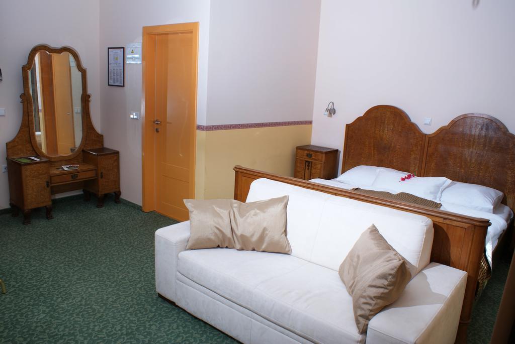 Hotel Park Ptuj Bagian luar foto