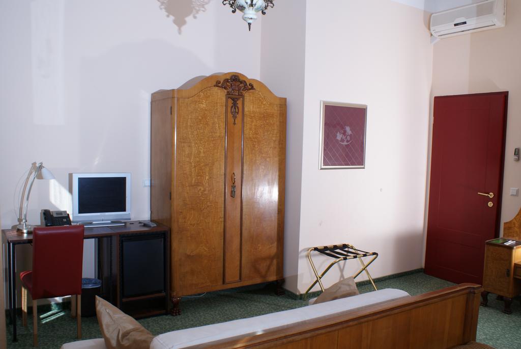 Hotel Park Ptuj Bagian luar foto