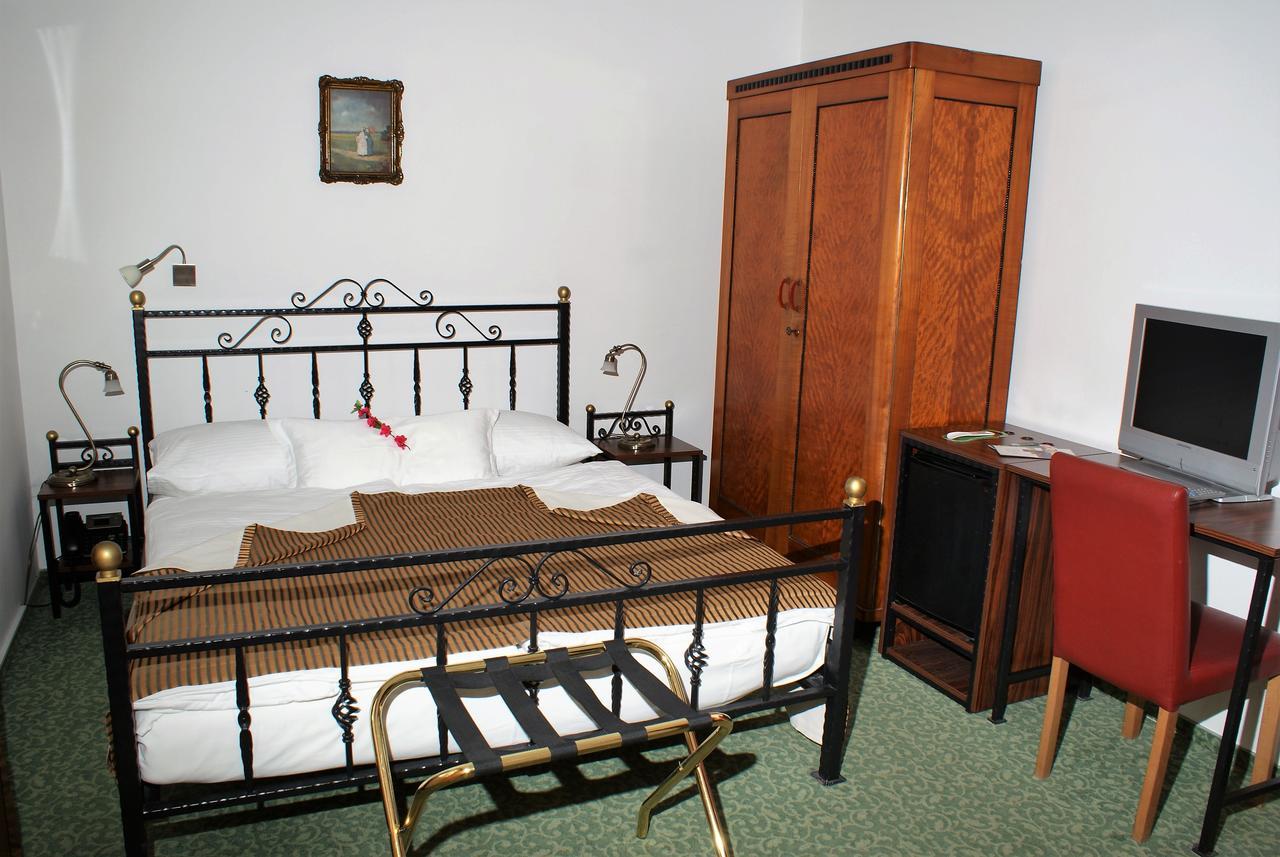Hotel Park Ptuj Bagian luar foto